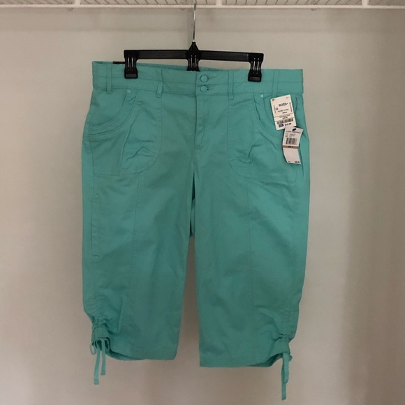 Gloria Vanderbilt Pants - Aqua Capri Pants Gloria Vanderbilt Pants - Aqua Capri Pants